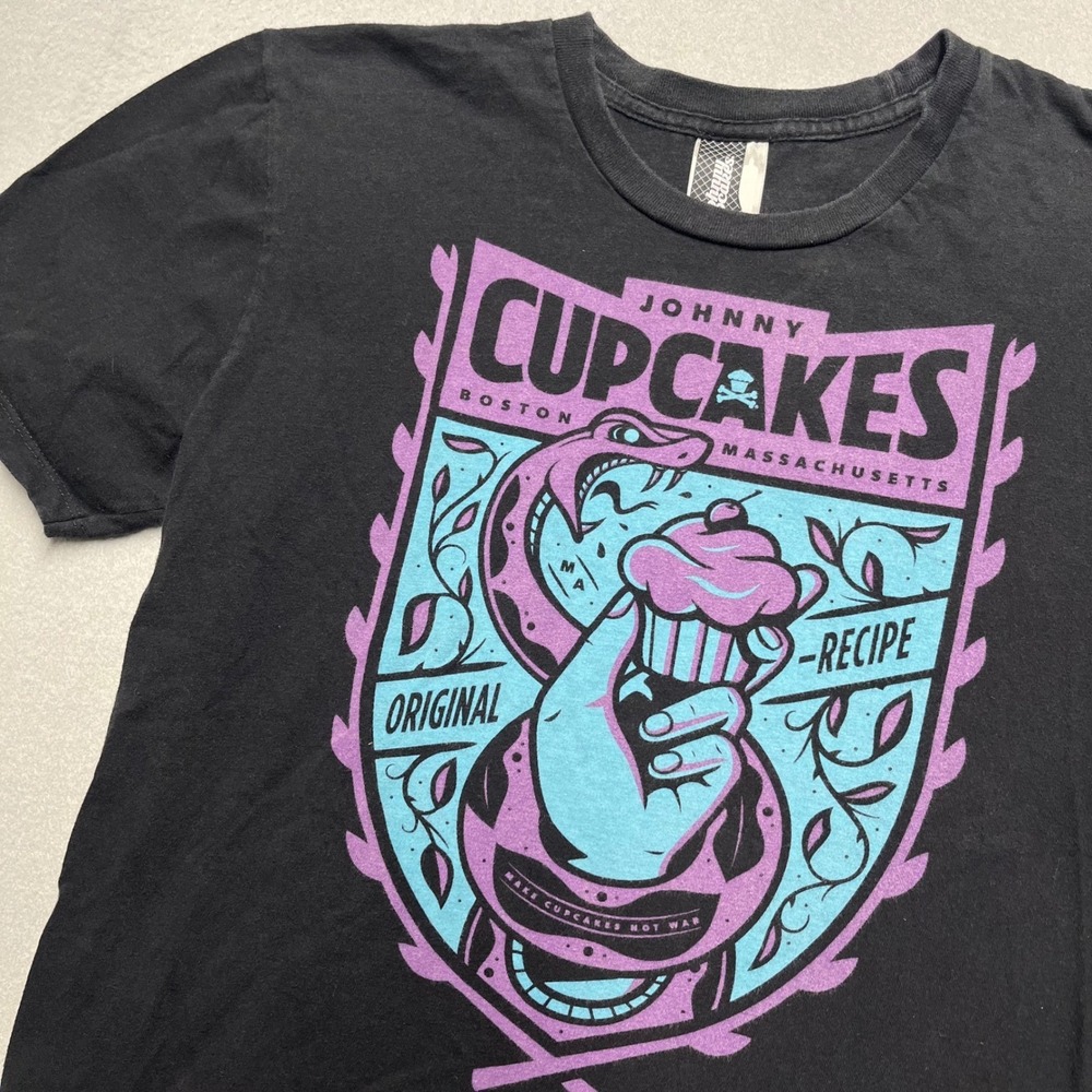 Johnny Cupcakes Mens Black Boston Snake Graphic T-Shirt Size L Make Cupcakes War